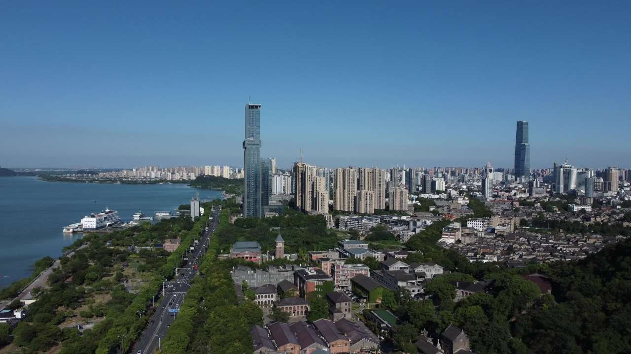 4K航拍江苏镇江城市风光建筑大景 7