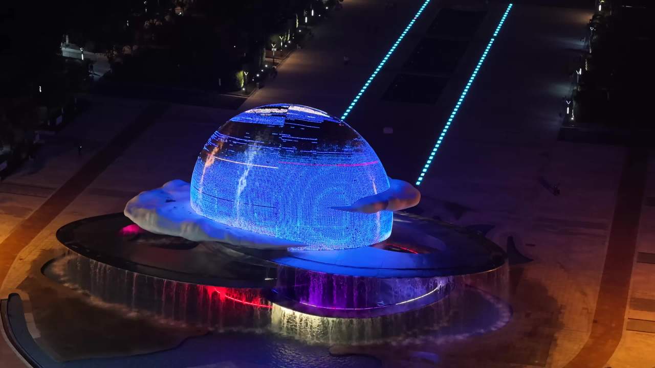 夜色中的光影雕塑