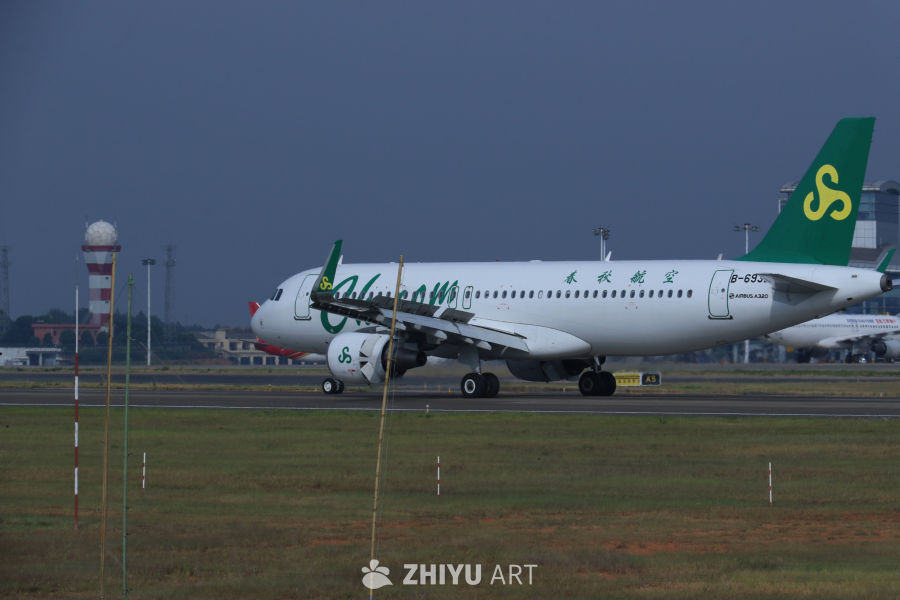 春秋航空A320飞机准备起飞