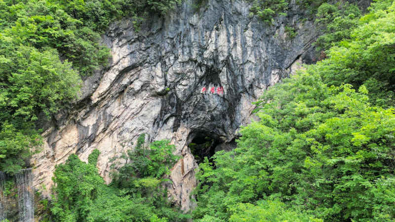 航拍湖北神农架天生桥景区