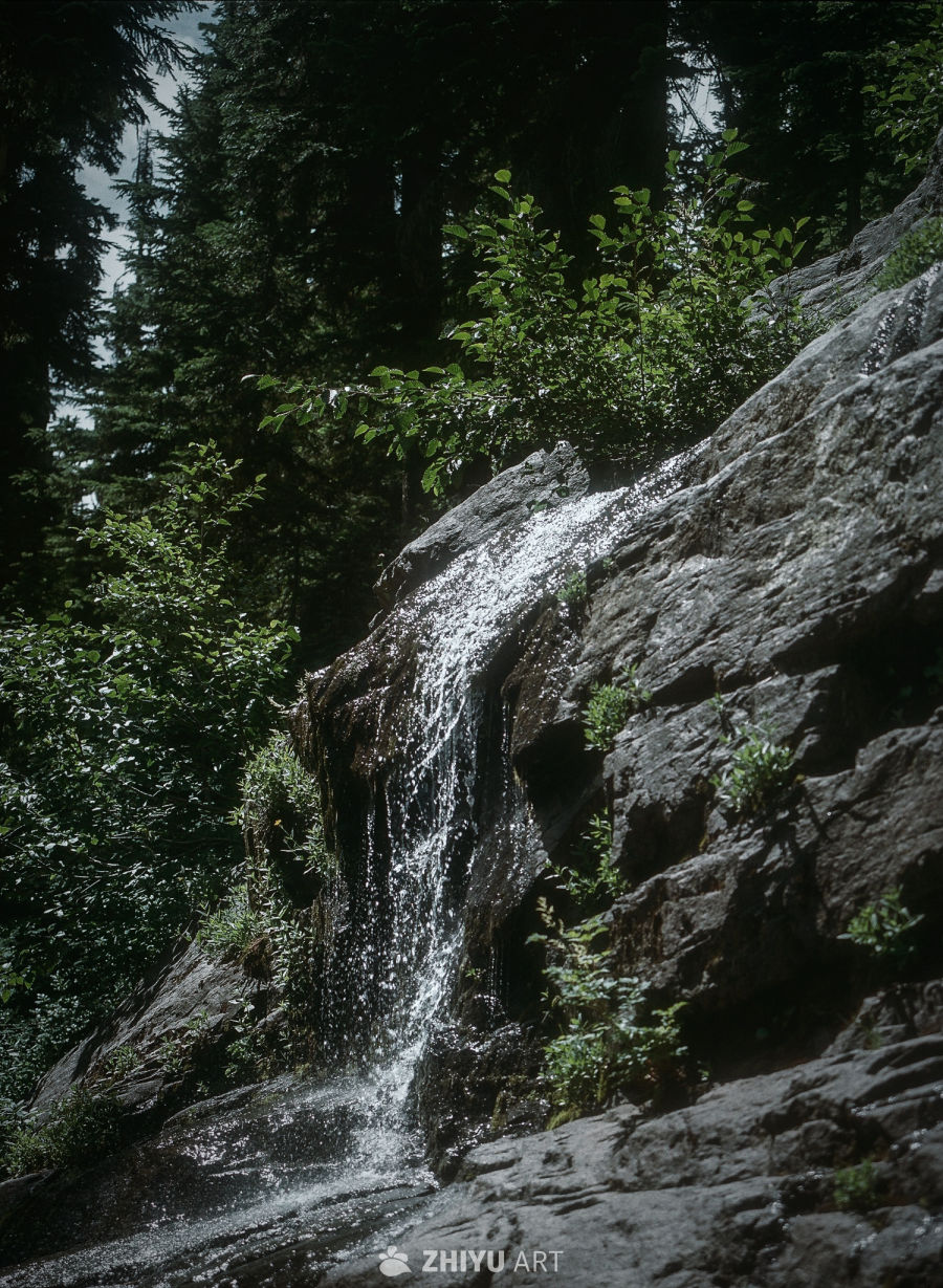 山泉细流水