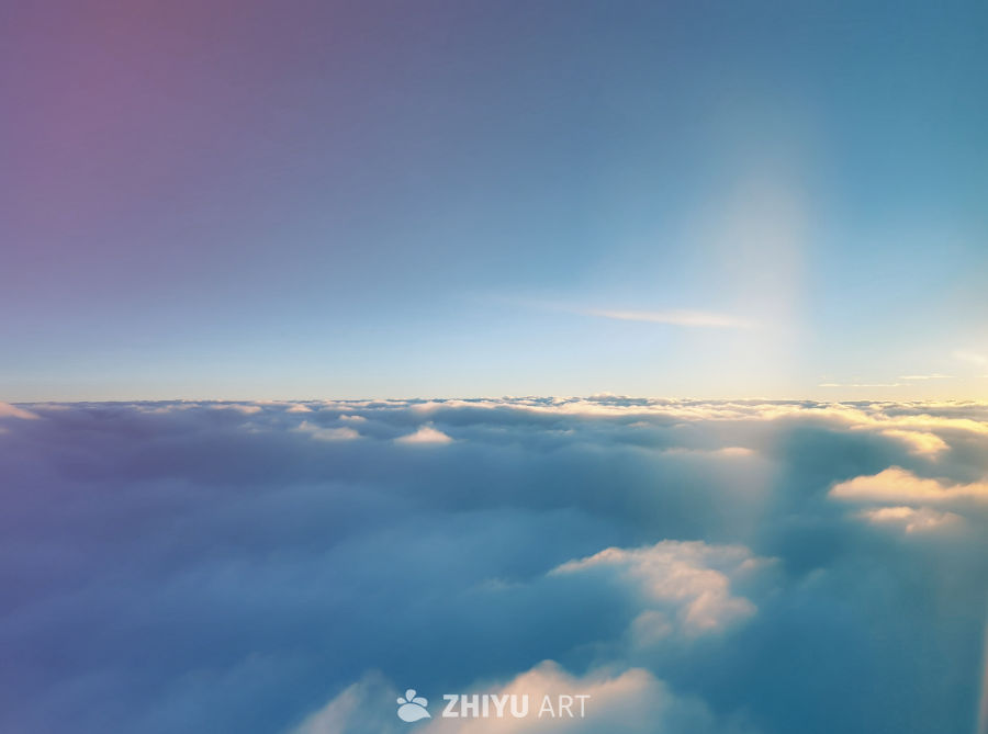 云端之上，日出初现