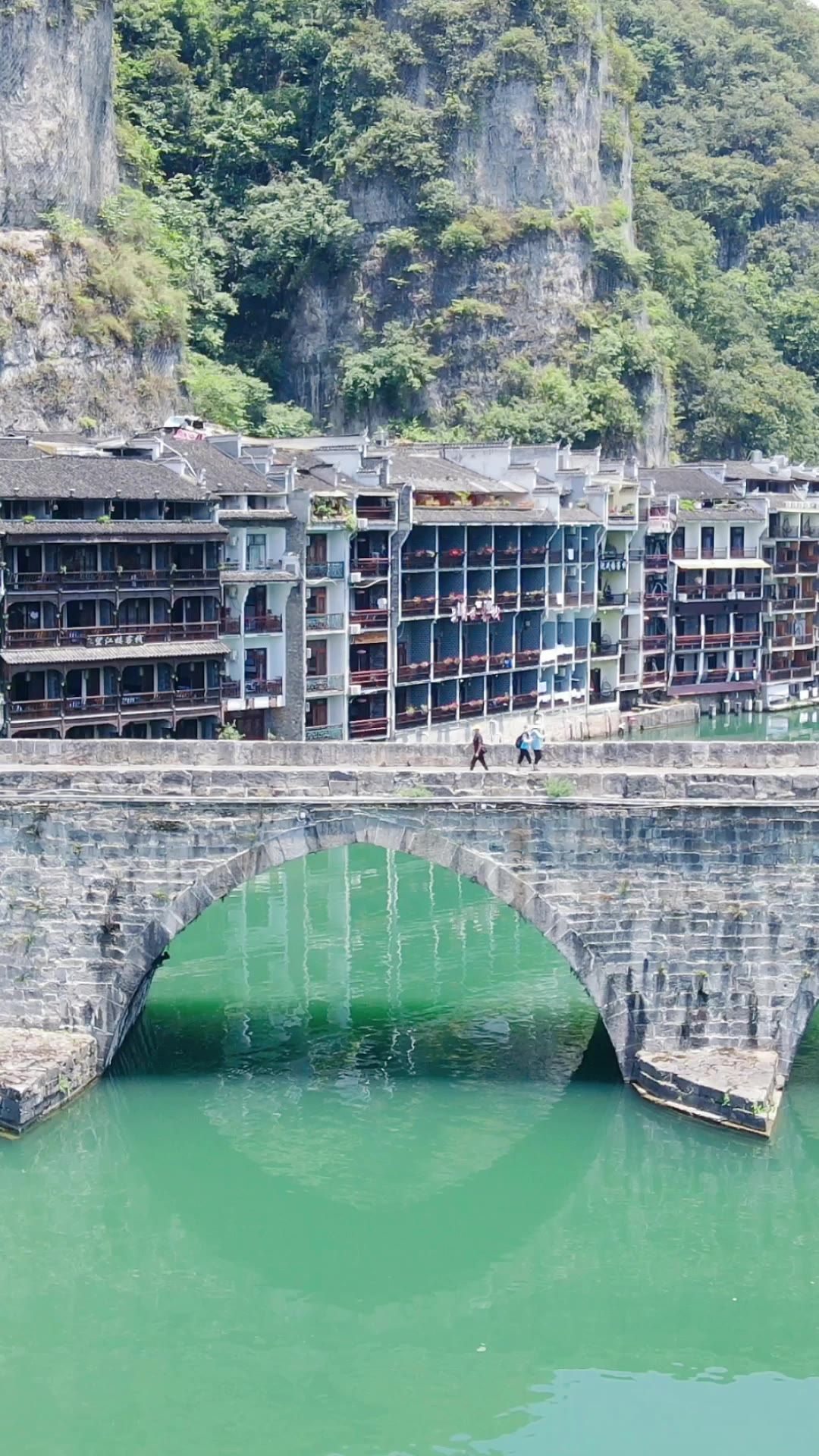 旅游景区贵州真元古镇桥梁竖屏