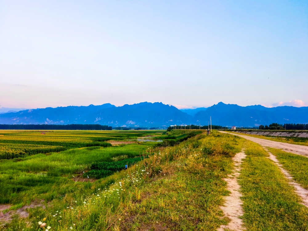 远眺秦岭山脉