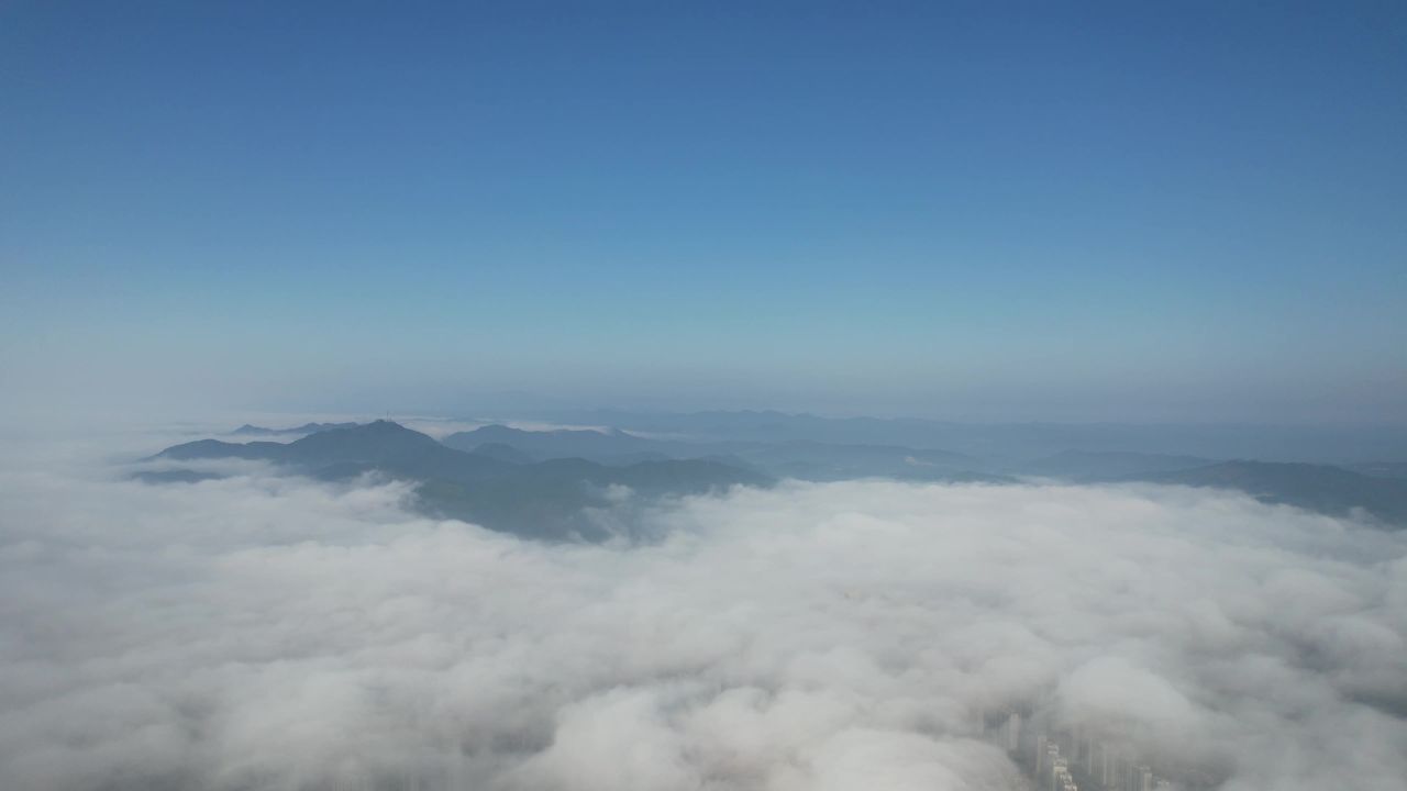 清晨迷雾云海风景日出航拍 