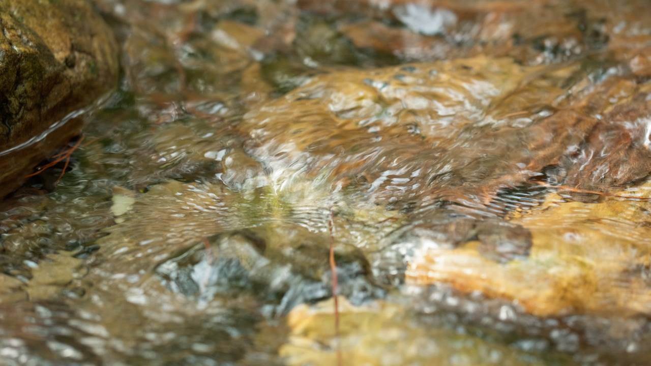 山泉水矿泉水潺潺小溪流水瀑布 6
