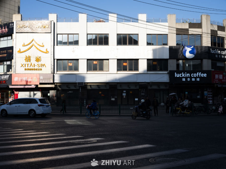 城市街头的日常景象