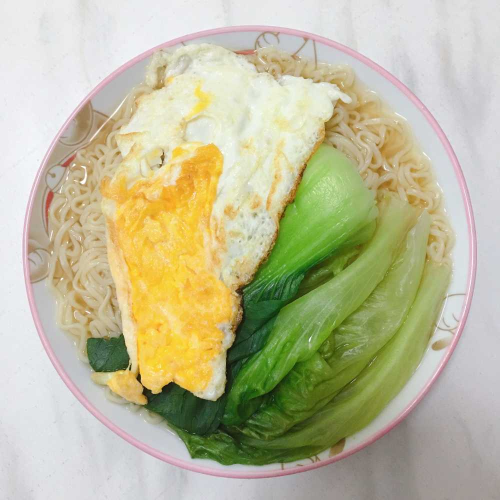生菜煎蛋汤面
