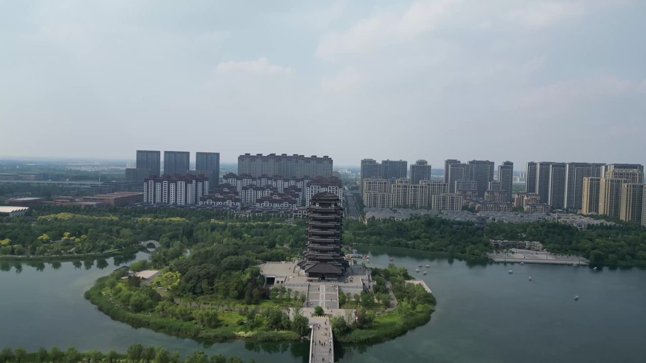 航拍山东淄博齐盛湖公园海岱楼