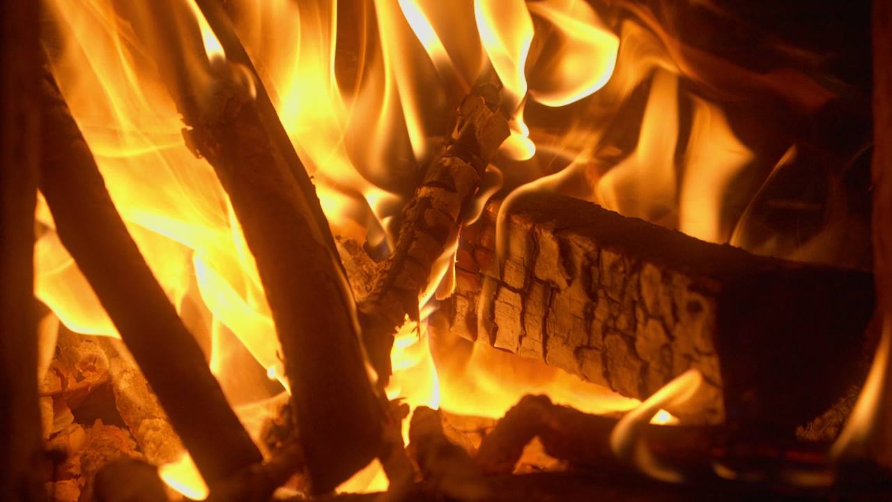 燃烧的木柴炭火 27