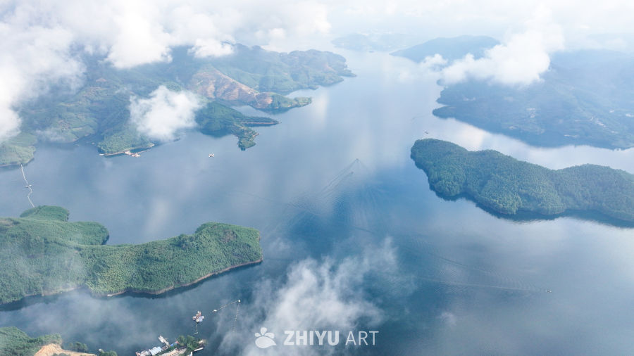 航拍云雾缭绕湖泊美景湖光山色自然风光 17