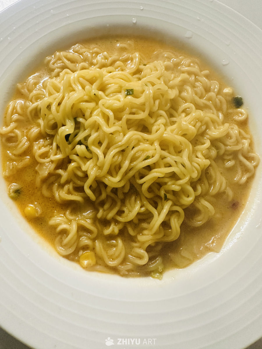 一碗热腾腾的方便面