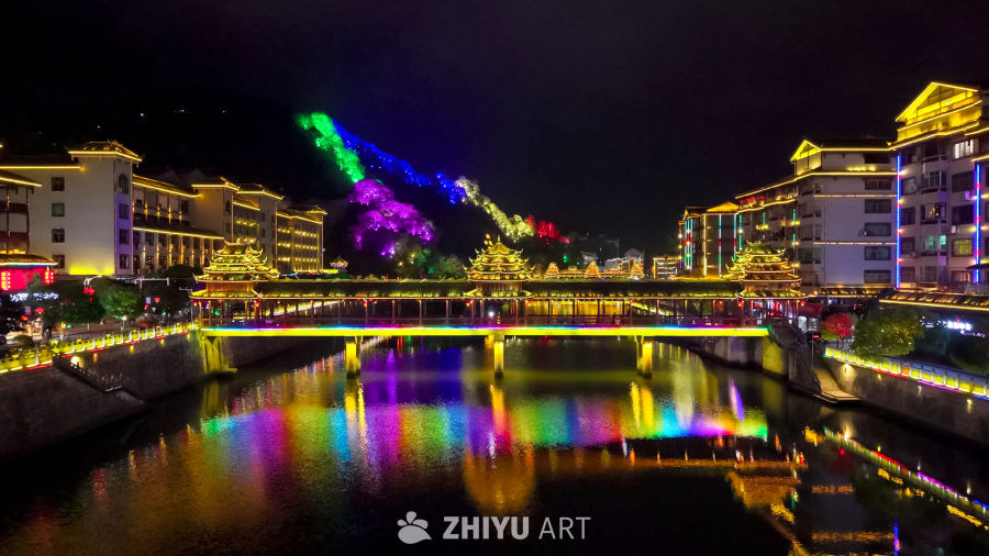 夜色中的彩虹桥