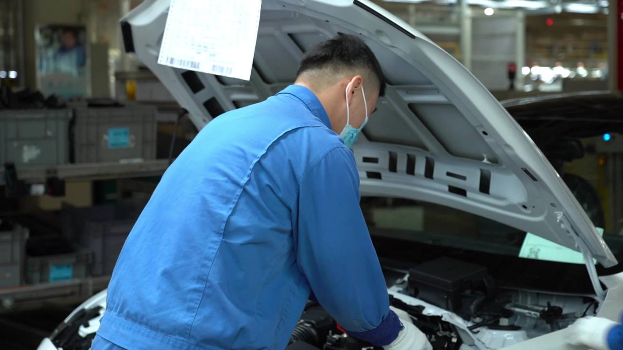 汽车制造流水线车间