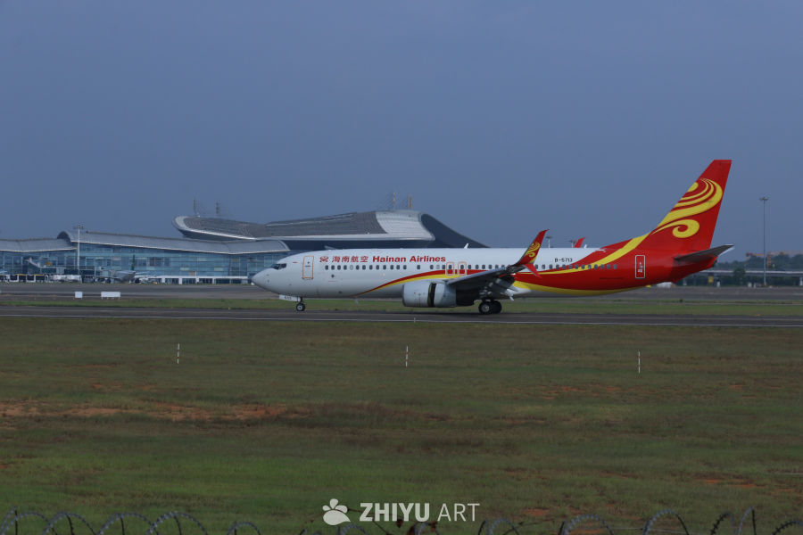 海南航空飞机准备起飞