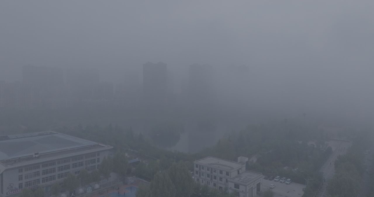 雾中城市