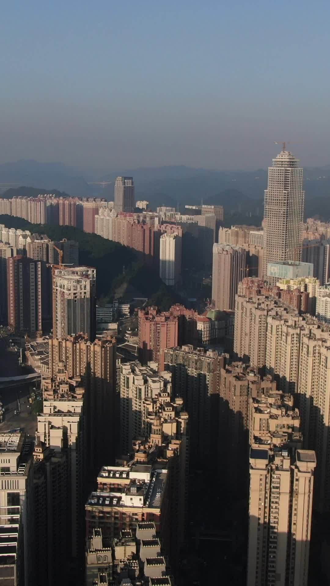 夕阳下的摩天大楼