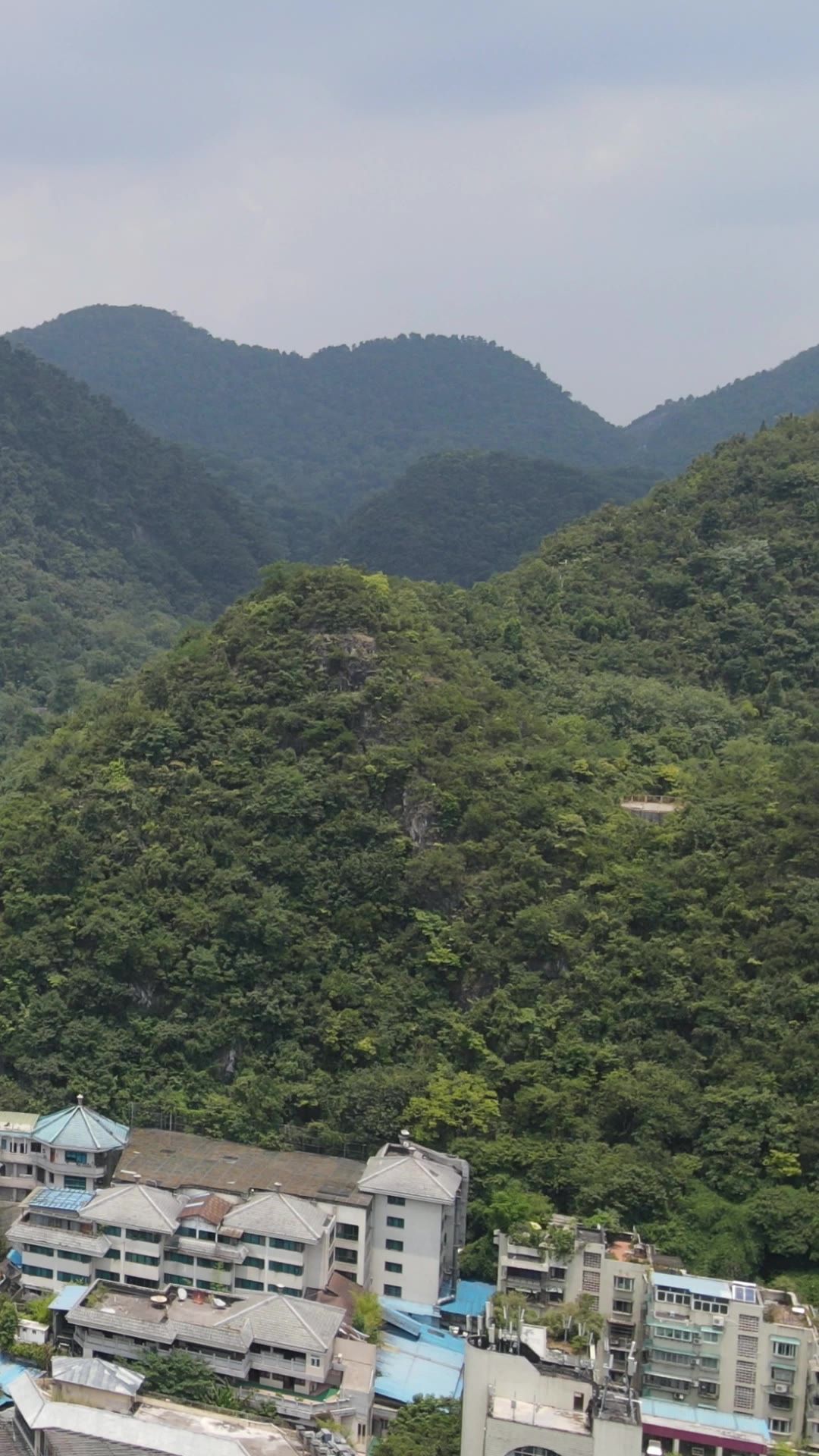旅游景区贵阳黔灵山4A景区竖屏航拍