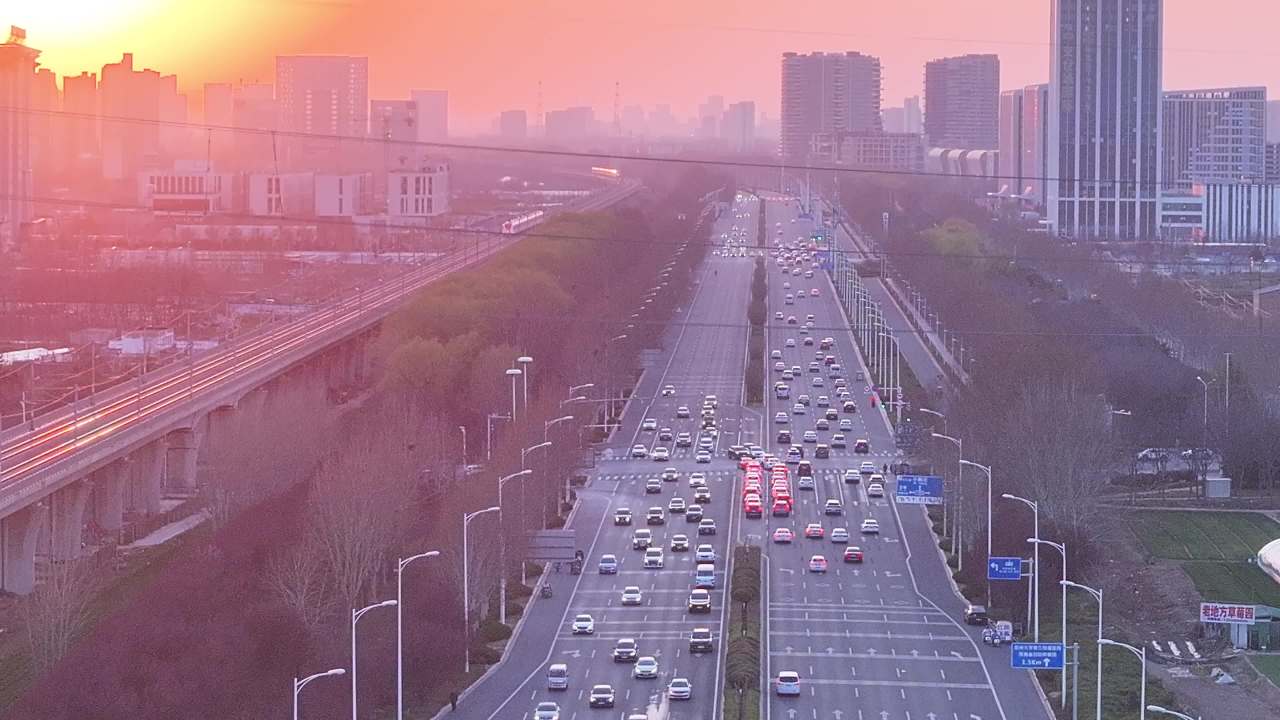 城市黄昏车流