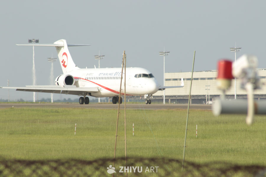 OTI航空飞机准备起飞