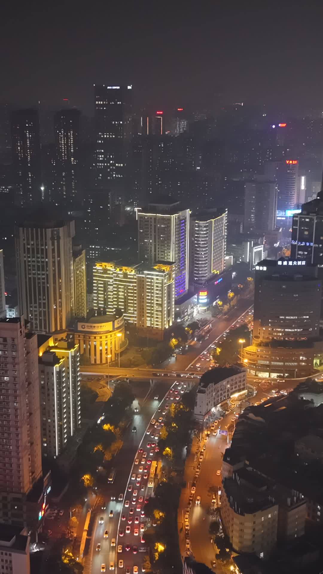 璀璨夜幕下的都市繁华