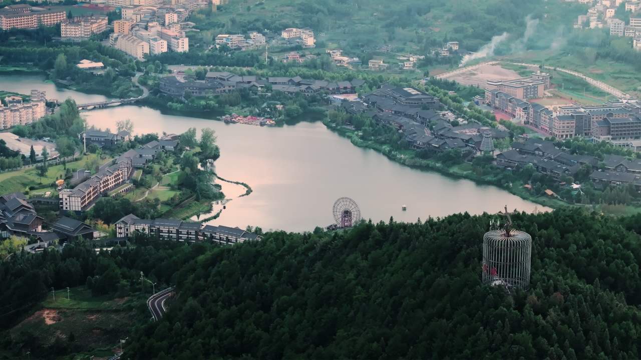 贵州黔东南丹寨县日落丁达尔效应城市风光航拍