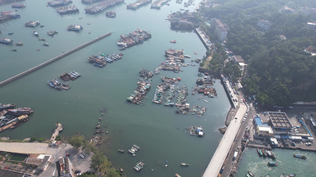 蓝色海洋大海海鲜养殖基地航拍 