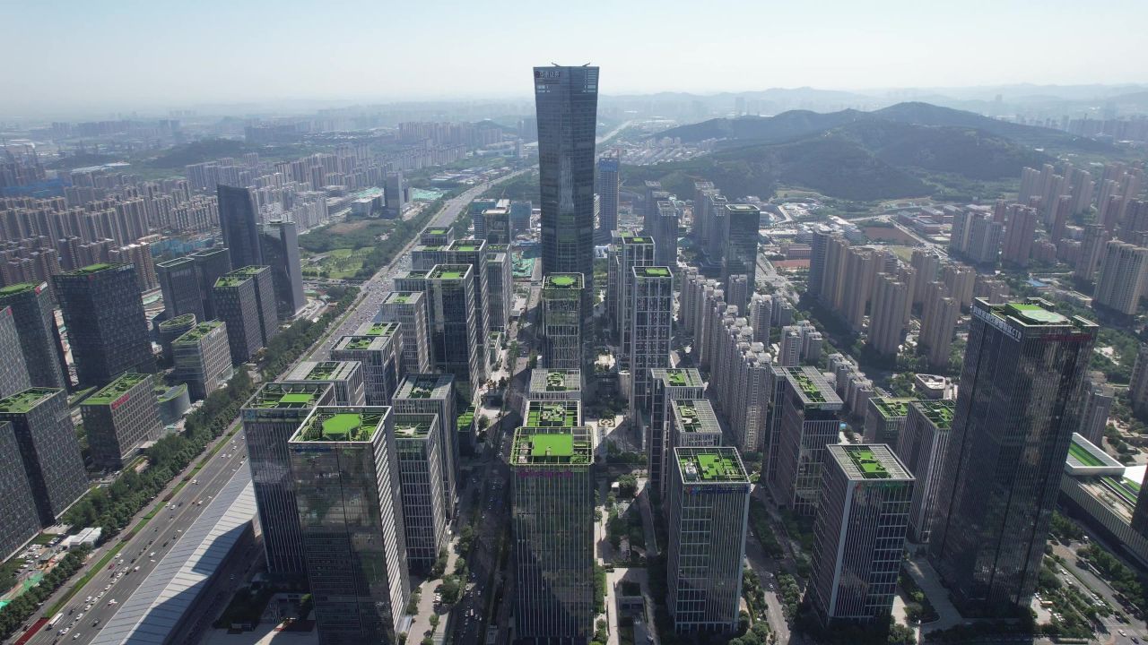 山东济南汉峪金谷金融中心高楼商务建筑航拍 