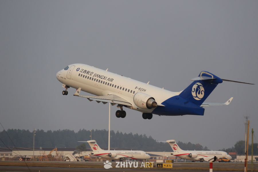 江西航空飞机顺利起飞