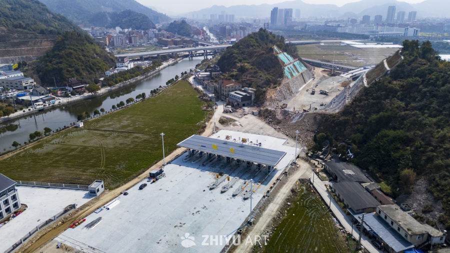 高速公路与城市发展的交汇