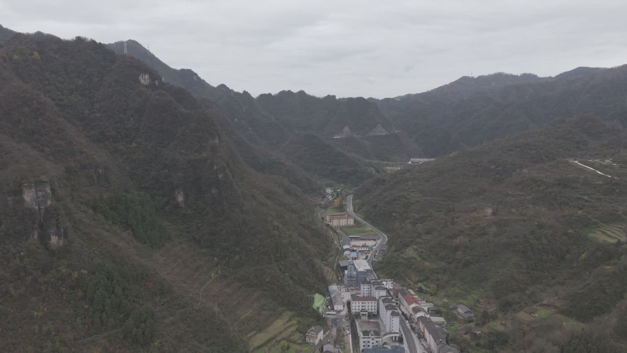 山谷小镇航拍
