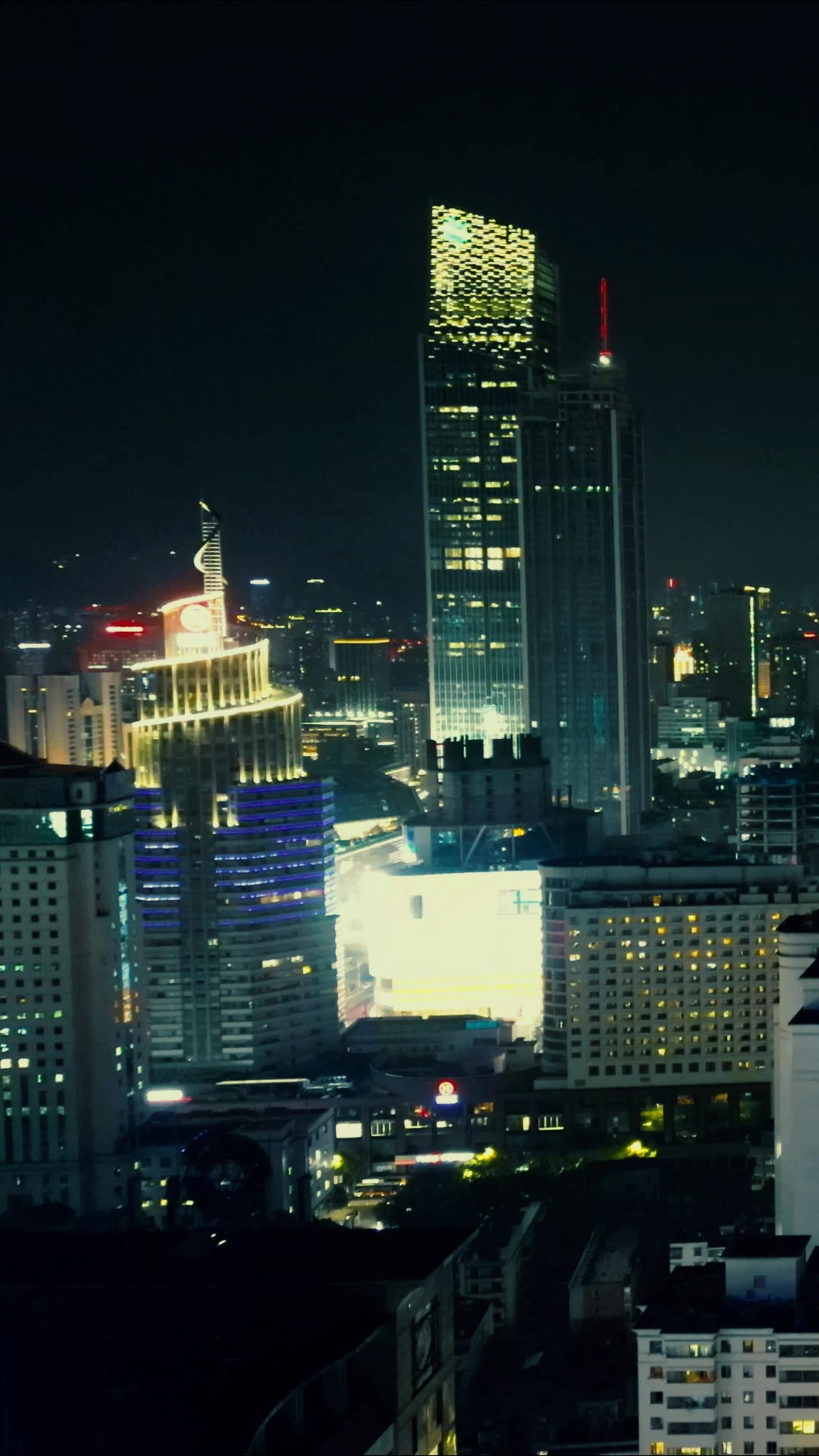 昆明城市夜景竖屏航拍 