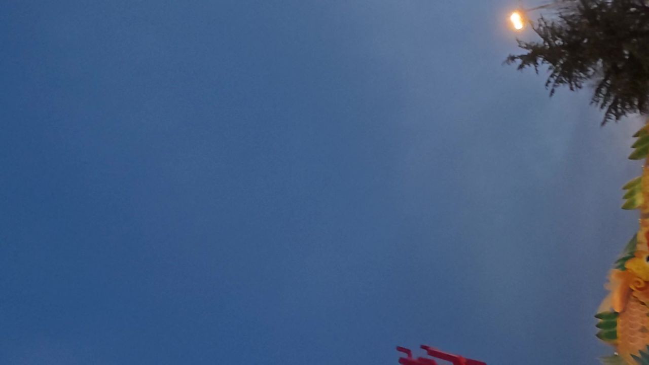 夜空下的龙灯