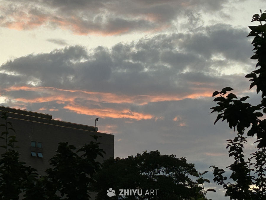 夕阳下的城市剪影
