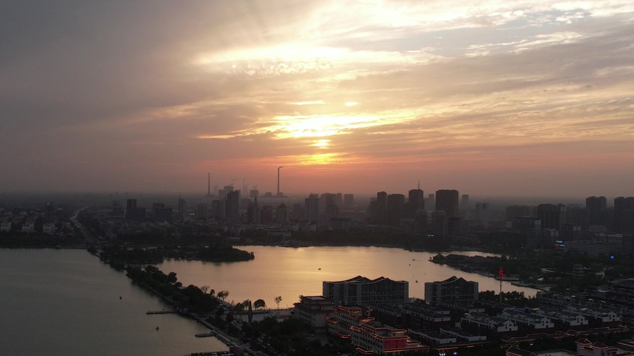 城市夕阳晚霞火烧云夜景降临山东聊城 