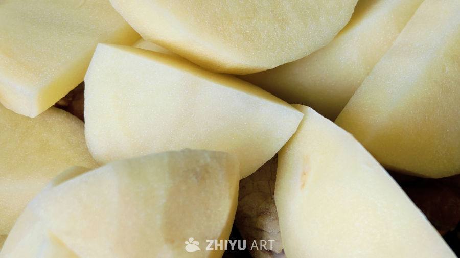 新鲜现切的土豆块
