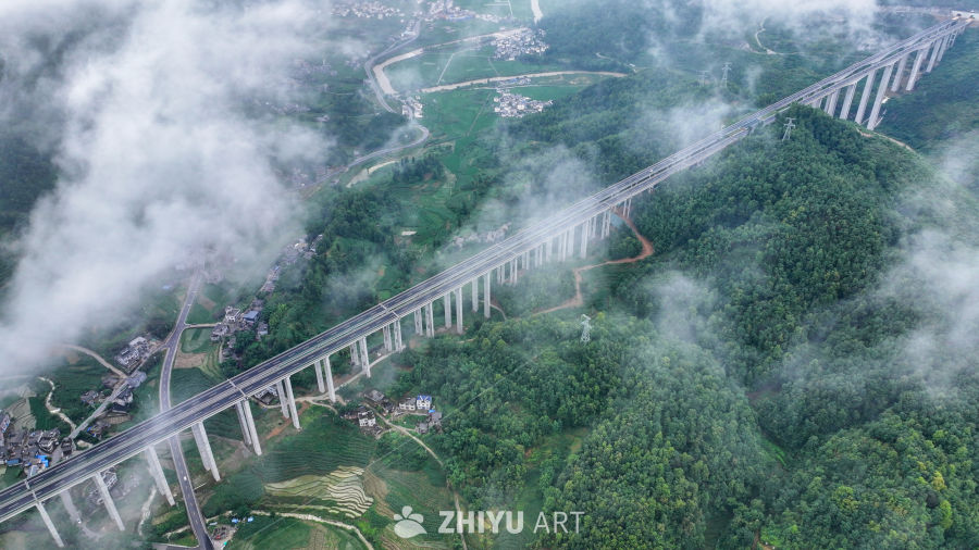 山间高速公路云雾缭绕 8