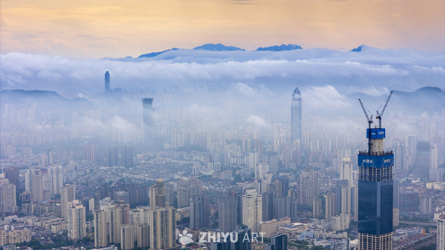 云海中的现代都市
