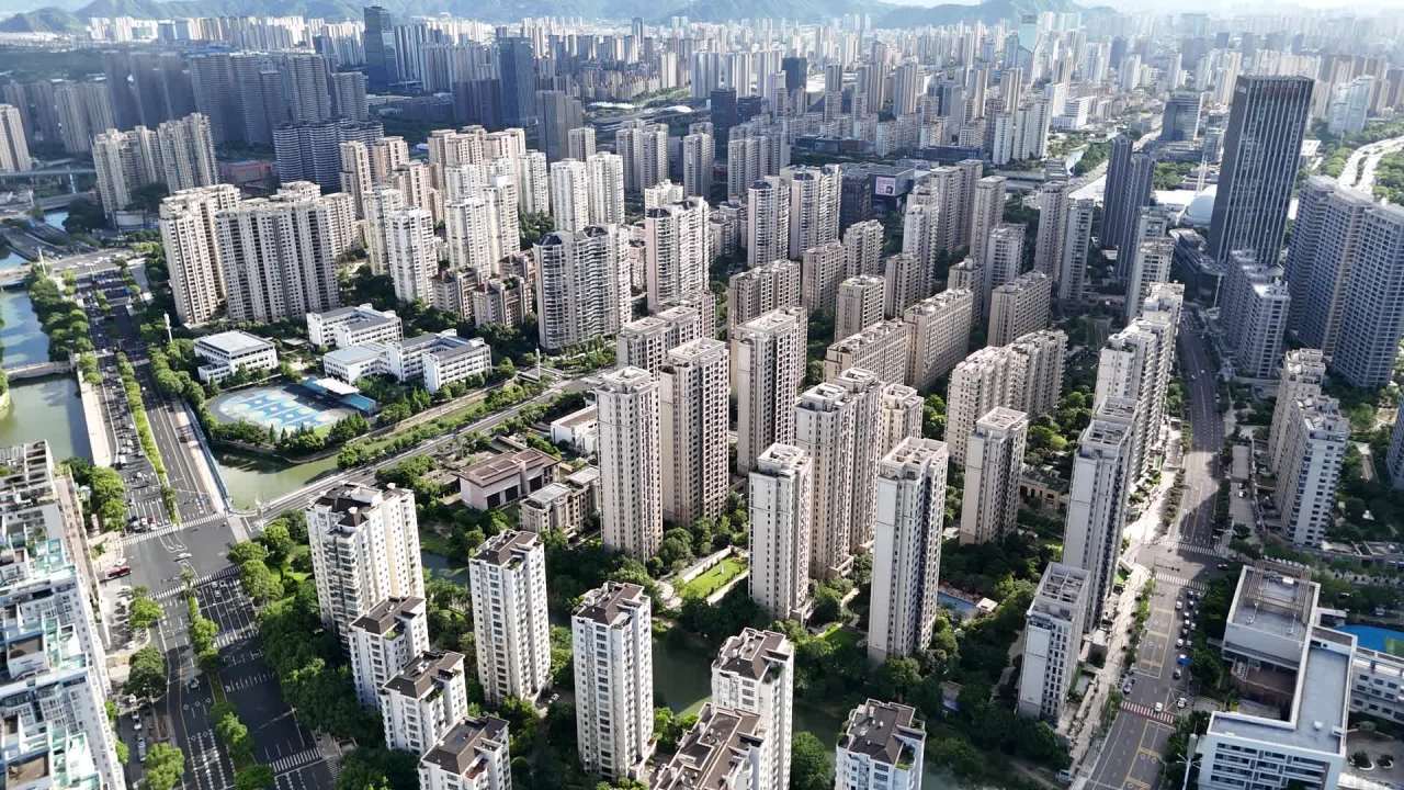 都市繁华：高楼林立的现代城市