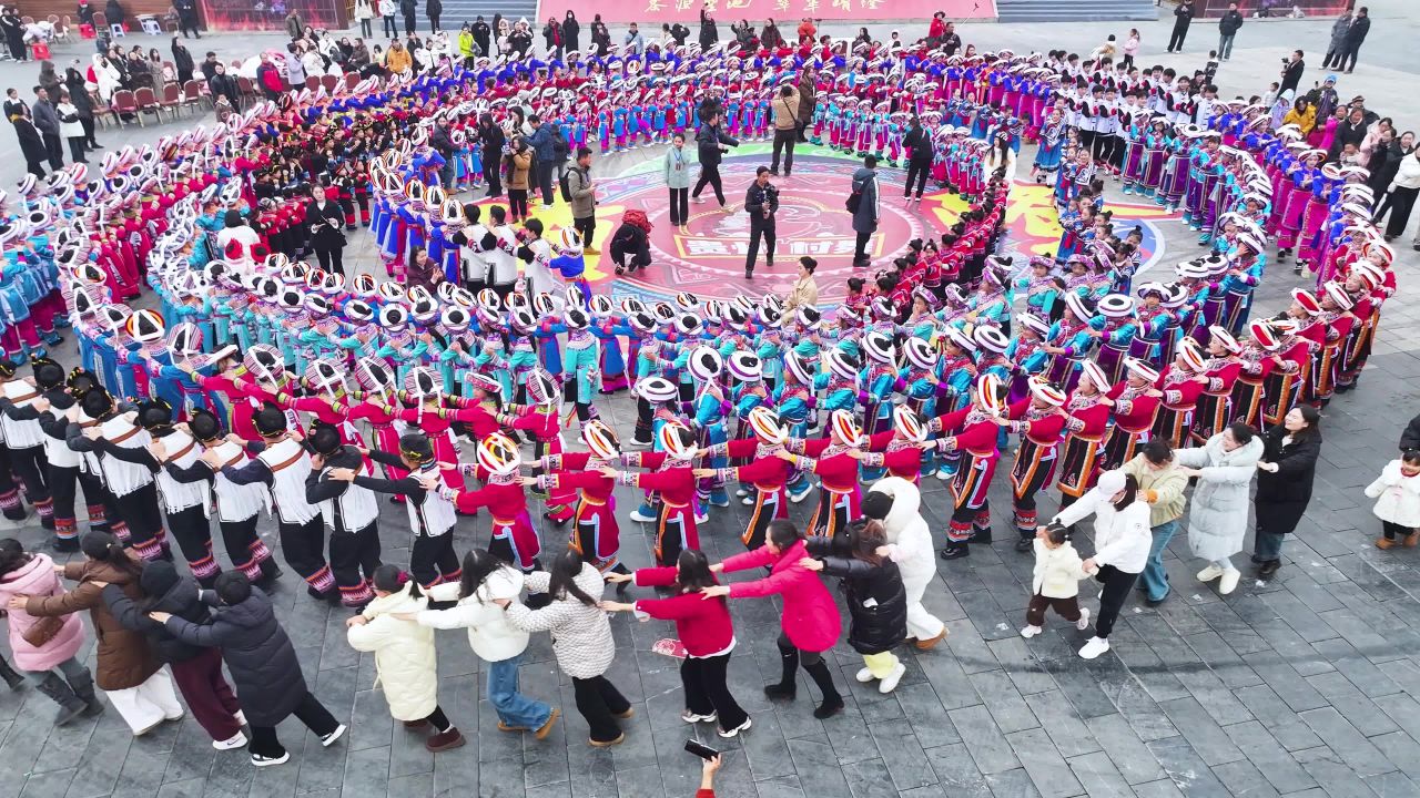 4k航拍贵州村舞 阿妹戚托舞蹈 民族团结