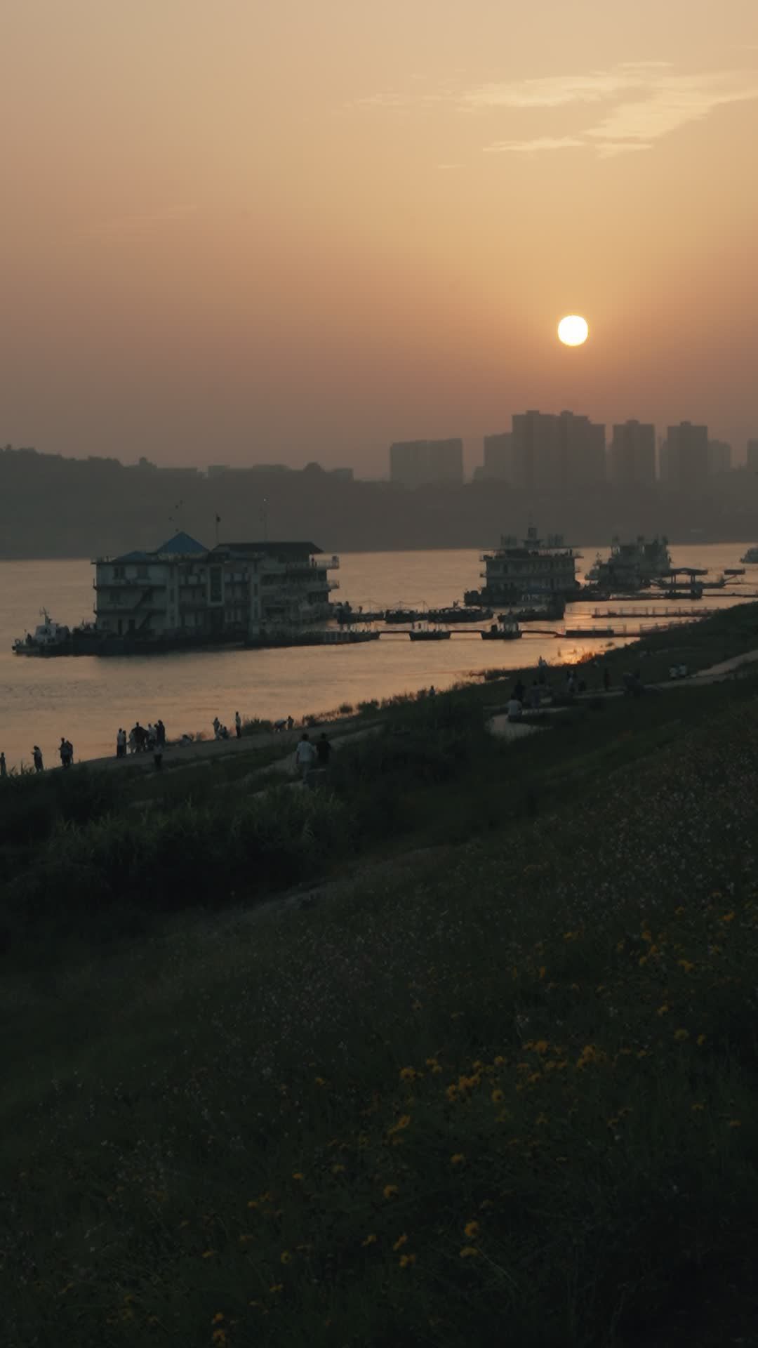 宜昌江边 79