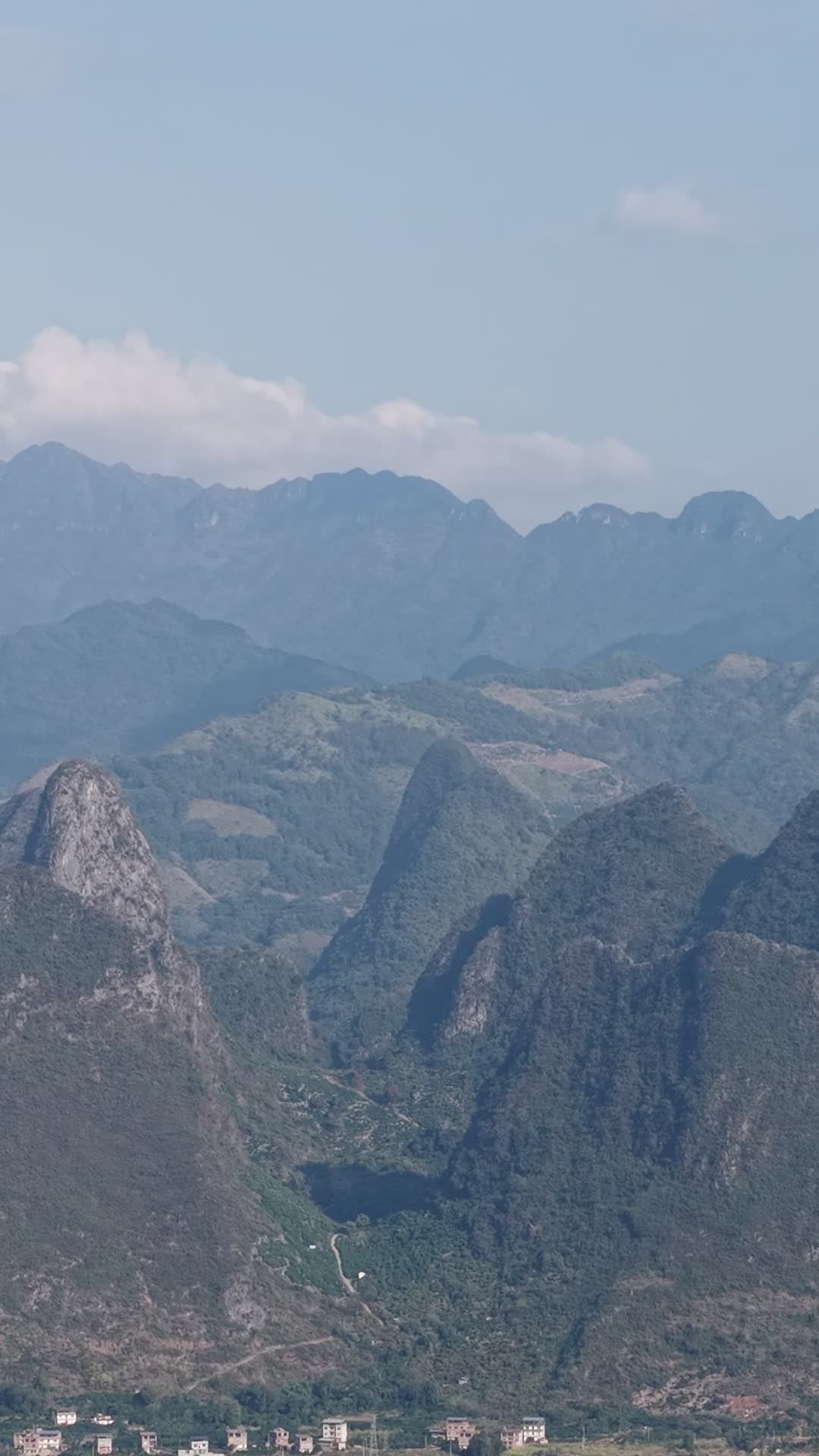 竖版航拍广西桂林阳朔兴坪山水风光漓江 (8)