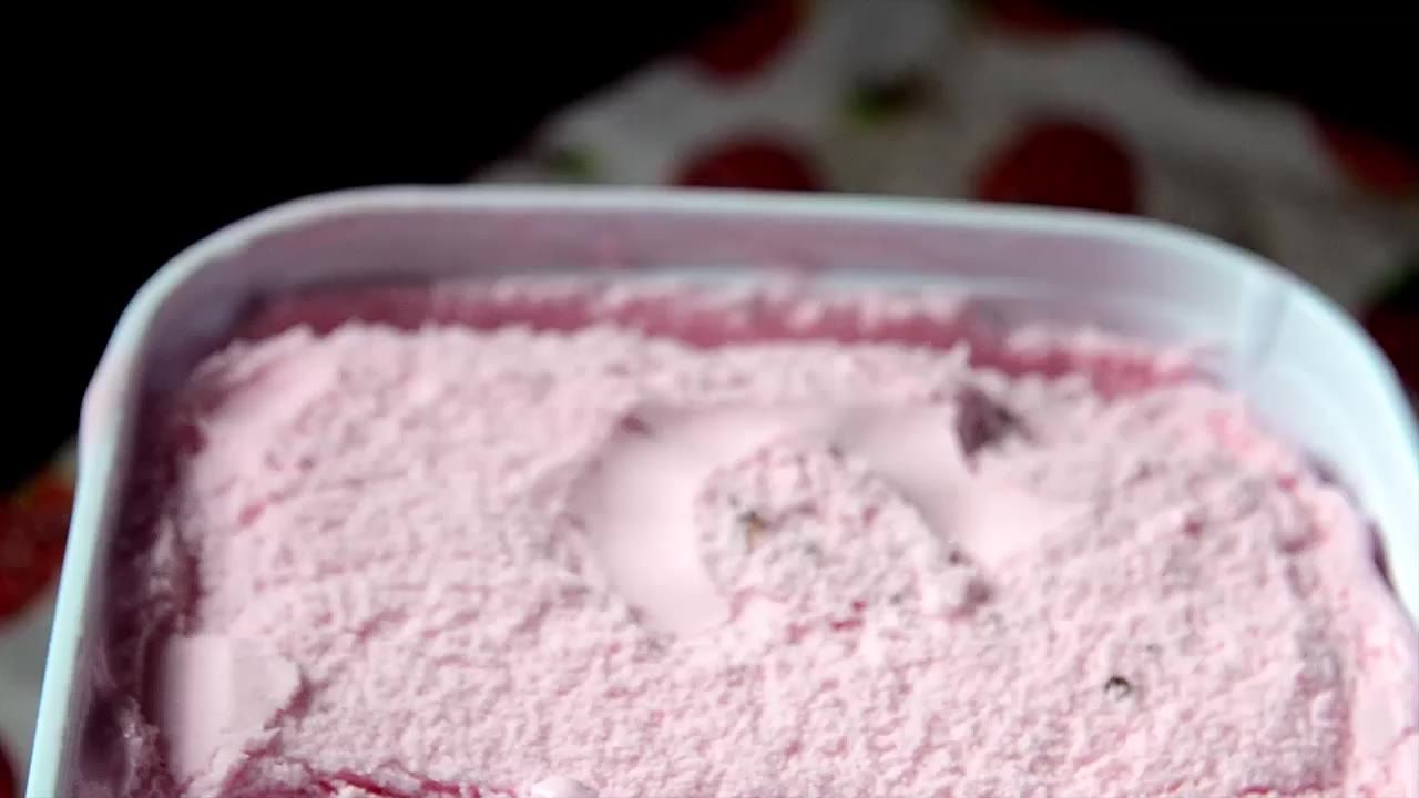 冰淇淋草莓