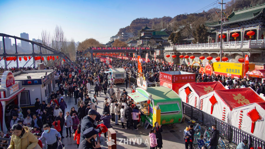 兰州黄河市集春节氛围浓厚 9