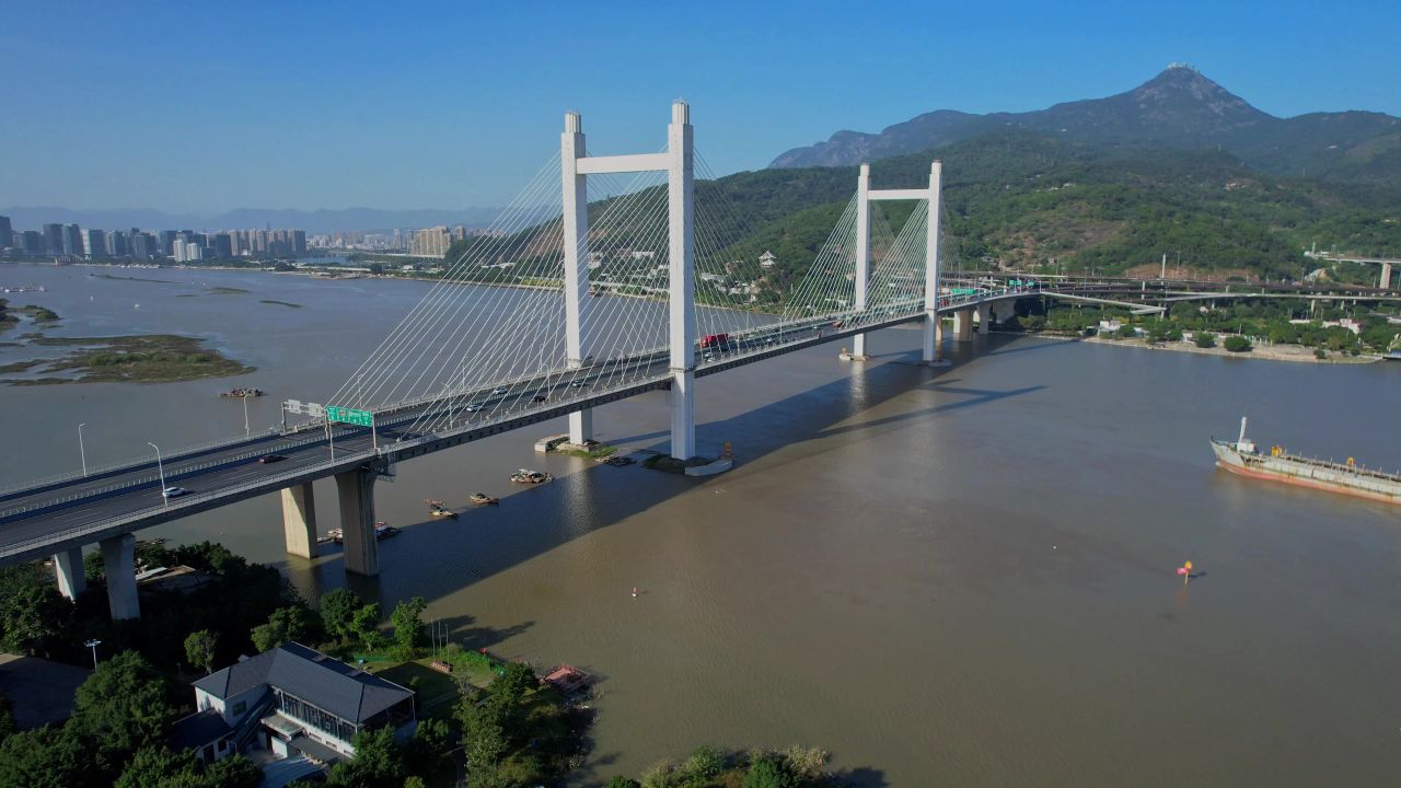航拍福州魁浦大桥建筑风光 7