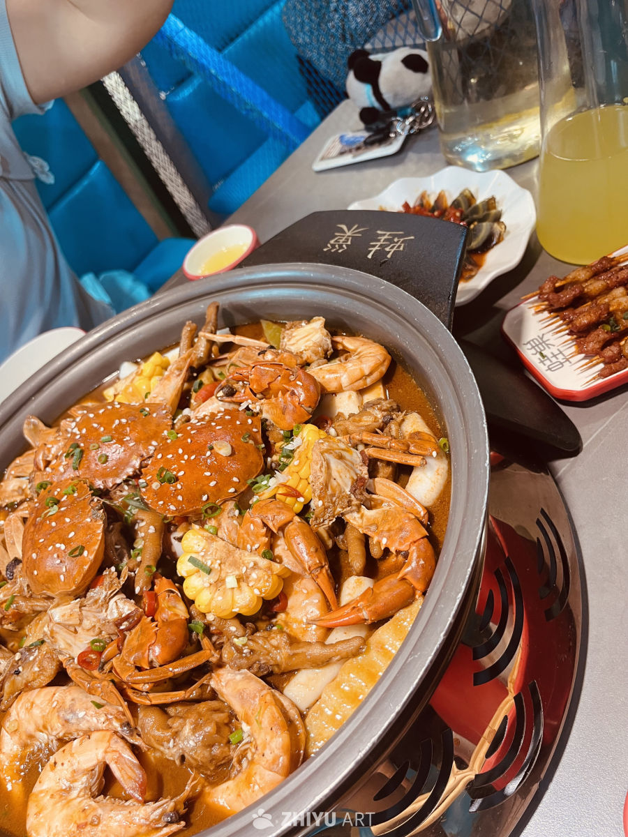 香辣海鲜煲聚餐时光