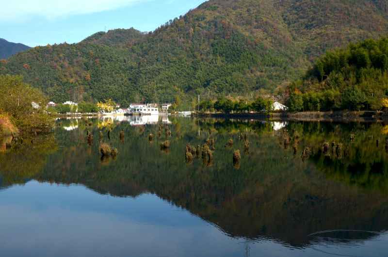 皖南川藏线 澄澈湖水 1