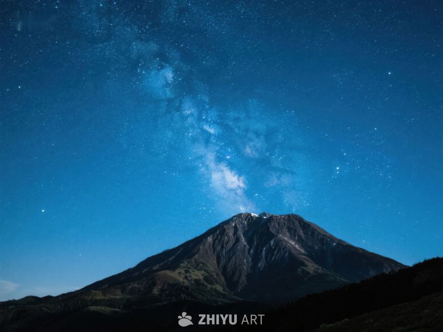 夜空下的火山与银河 335