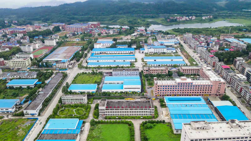 工业生产工厂烟囱炊烟航拍摄影图 