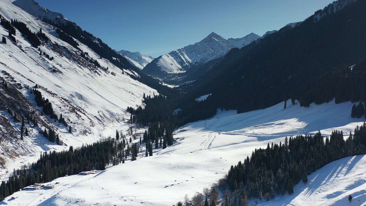 冬日雪山美景